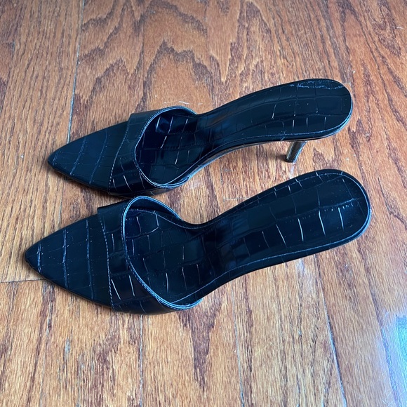 Chic Black Croc-Embossed Women's Heels NWT - Picture 2 of 5